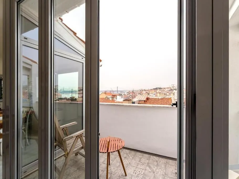 Sunny Apartment In Bica Lisbon