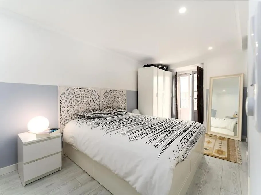 Sunny Apartment In Bica Lisbon