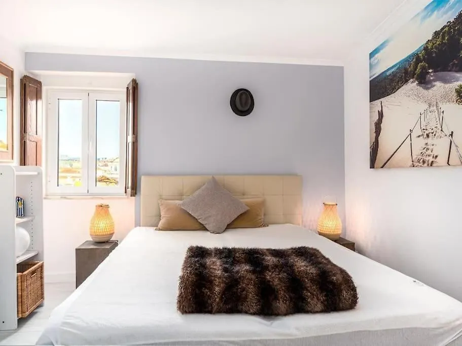 Sunny Apartment In Bica Lisbon Portugal