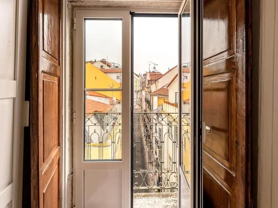Sunny Apartment In Bica Lisbon