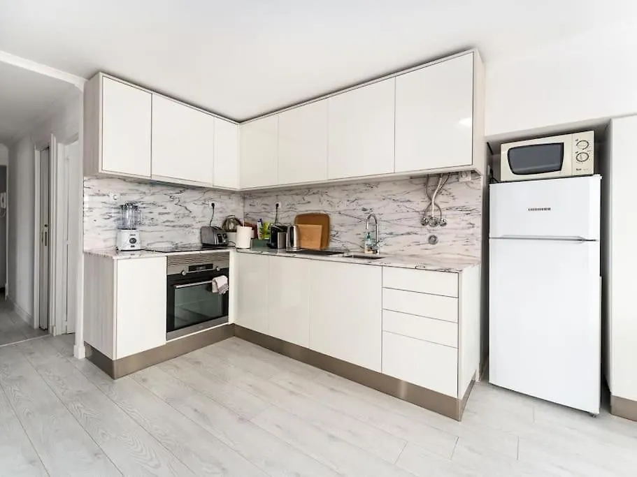Sunny Apartment In Bica Lisbon Portugal